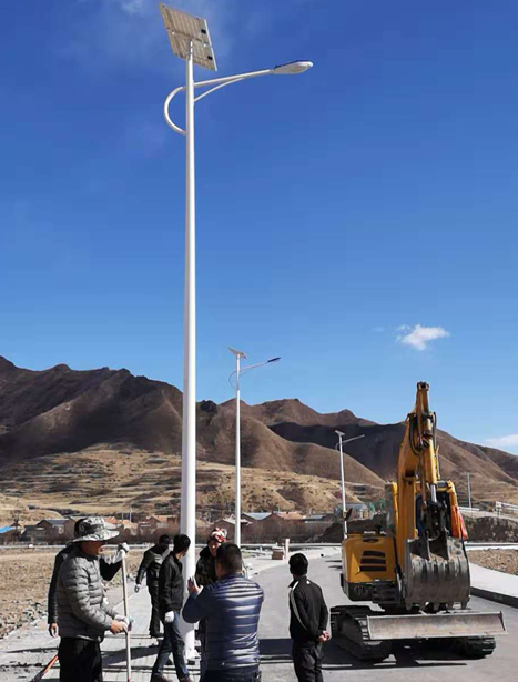 甘南碌曲10米鄯善太阳能路灯项目