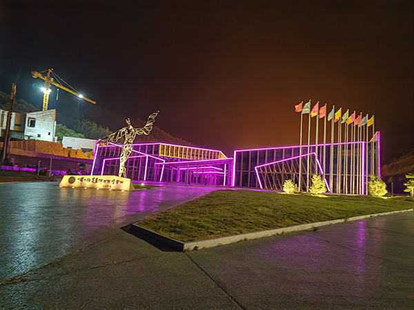 城市亮化是现代城市建设的重要组成部分，它不仅可以美化城市的夜景，还能提升城市的整体形象。随着科技的不断进步，城市亮化也得到了更多的关注和创新。本文将介绍一些关于城市亮化的创意和技术，帮助读者了解鄯善城市亮化的重要性以及如何进行鄯善城市亮化的规划和实施。